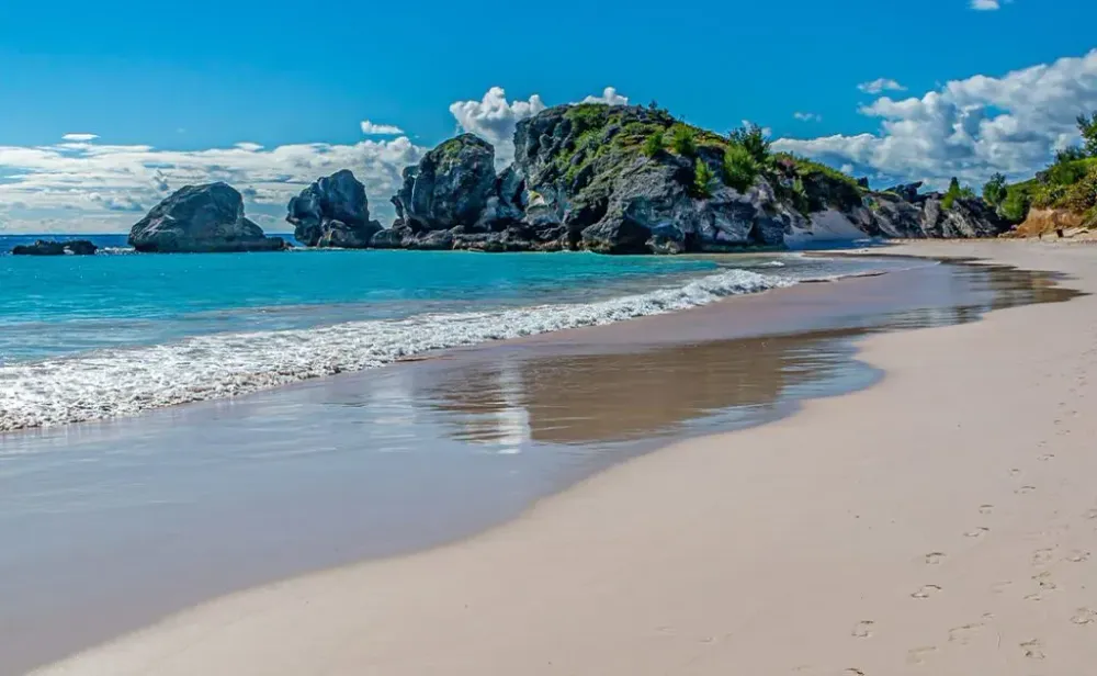 The idyllic sandy beach at Horseshoe Bay on the island of Bermuda